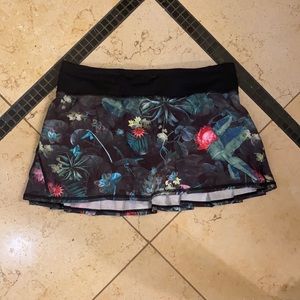 Lululemon tennis skirt size 6 in floral print with ruffled back